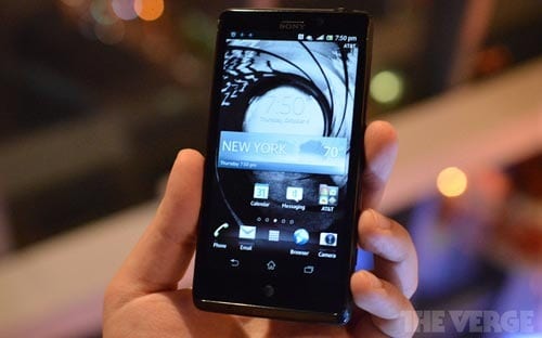 sony thua nhan bi iphone galaxy s3 qua mat