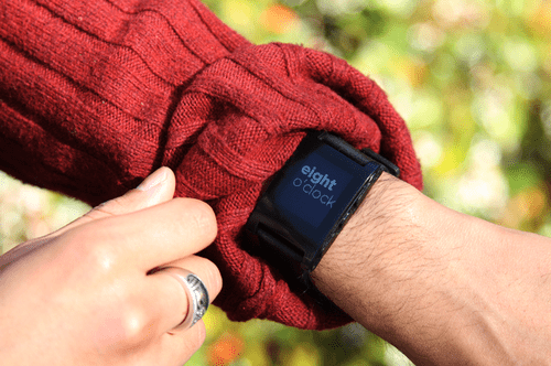 apple bat tay voi intel san xuat dong ho chay ios